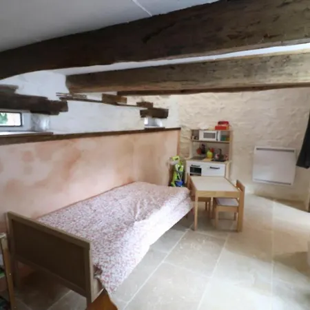 Gite Atypique Avec Piscine Chauffee, Terrasse, Et Aire De Jeux, Proche Sites Touristiques Du Cantal - Fr-1-742-162 Nyaraló Saint-Étienne-de-Maurs