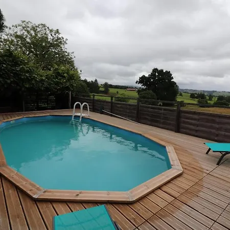 Nyaraló Gite Atypique Avec Piscine Chauffee, Terrasse, Et Aire De Jeux, Proche Sites Touristiques Du Cantal - Fr-1-742-162 *